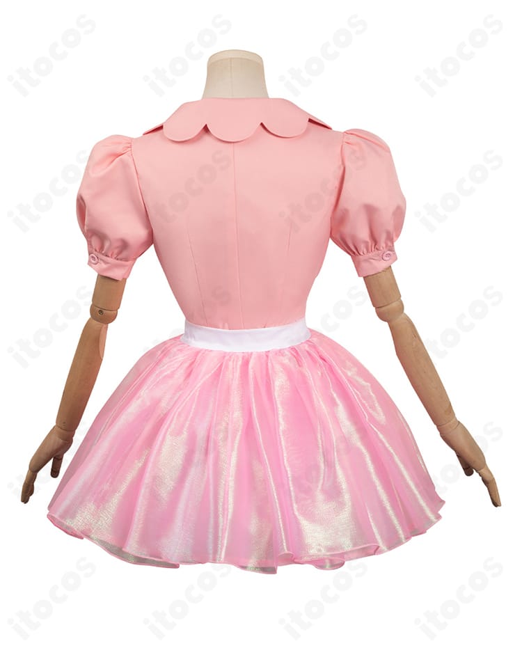 バービー コスプレ衣装の背面図。バックスタイルのラインとスカートの落ち感を再現。