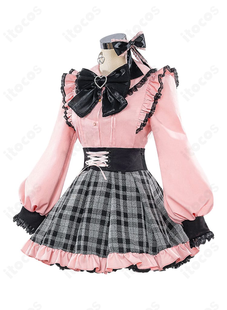 星野アイ コスプレ衣装の側面。スカーフとスカートのライン、装飾配置のディテールが分かる角度。