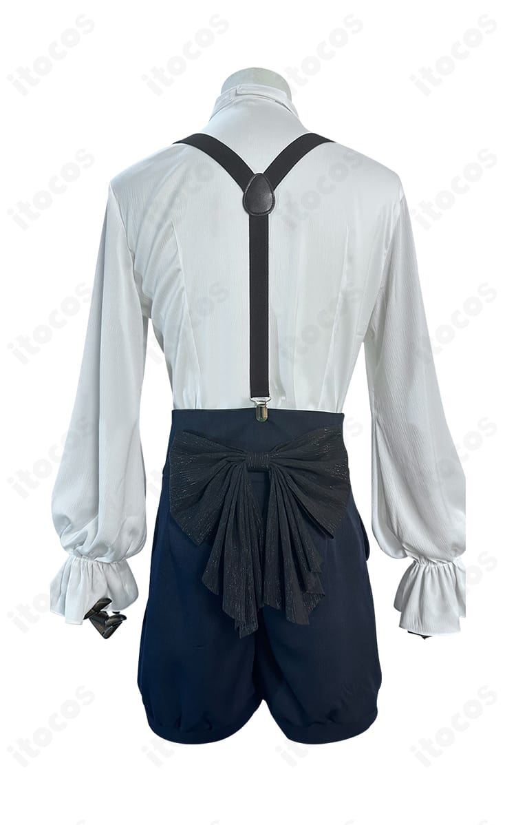 背面全体。サスペンダーの流れと背面装飾の配置、テーマ性のあるデザインを強調。