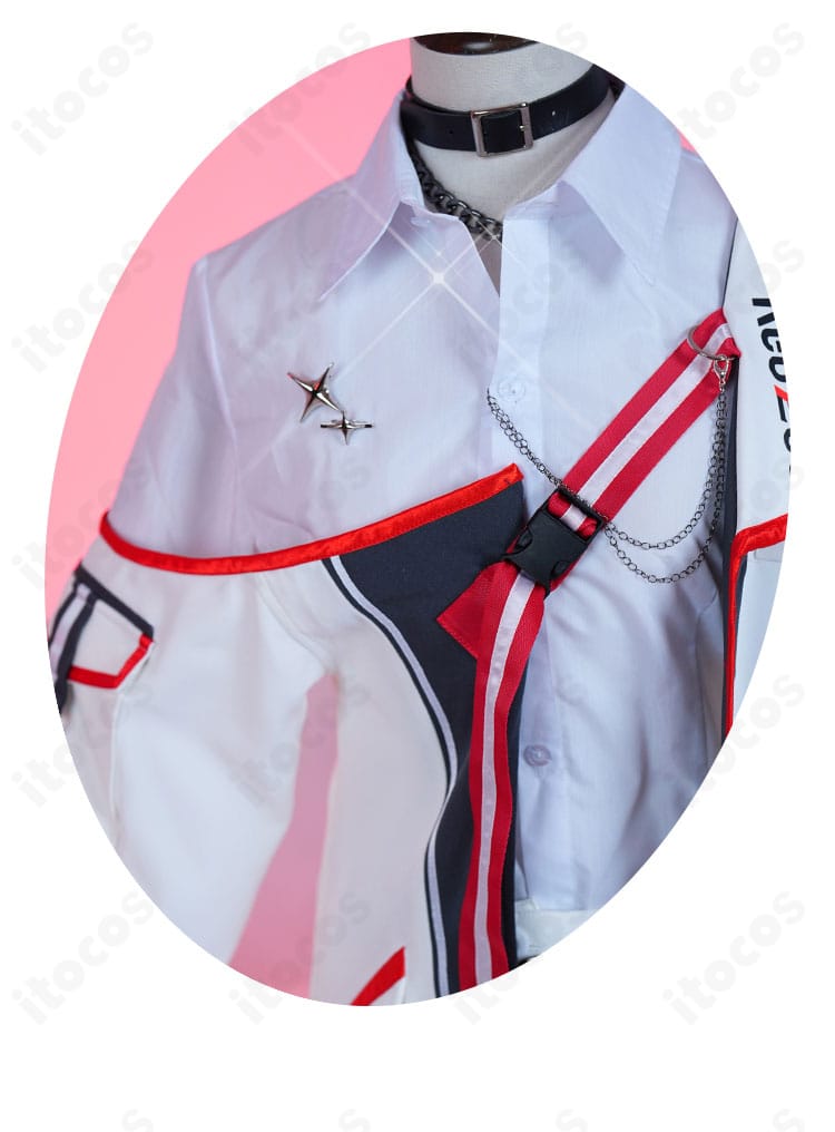 火威 青コスプレ衣装の襟元ディテール。ネックラインの装飾と縫製の仕上がりを確認できるカット。