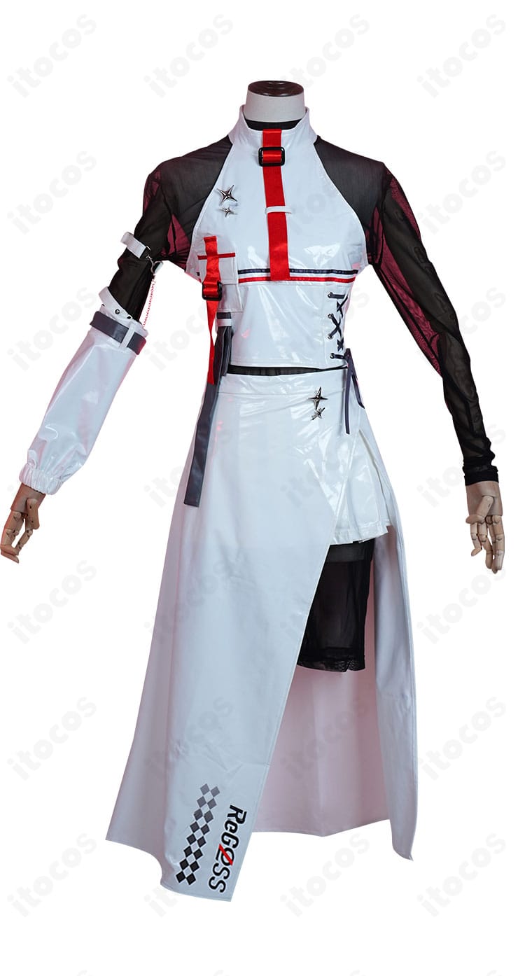 儒烏風亭らでん コスプレ衣装の正面ディテール。胸飾りや帯風パーツ、紐飾りなどの意匠が確認できるアップ。