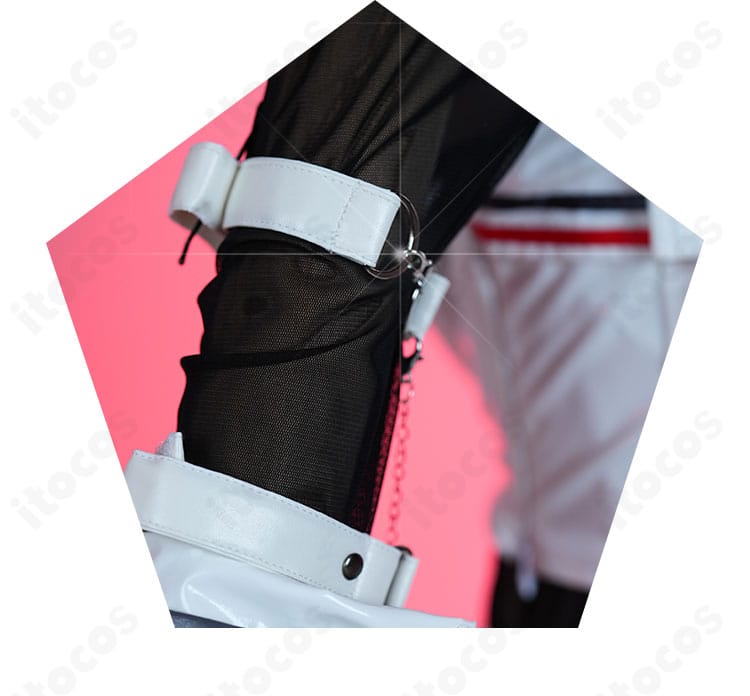 儒烏風亭らでん コスプレ衣装の袖口装飾。縁取りや模様の仕上げ、ステッチの丁寧さが伝わるクローズアップ。