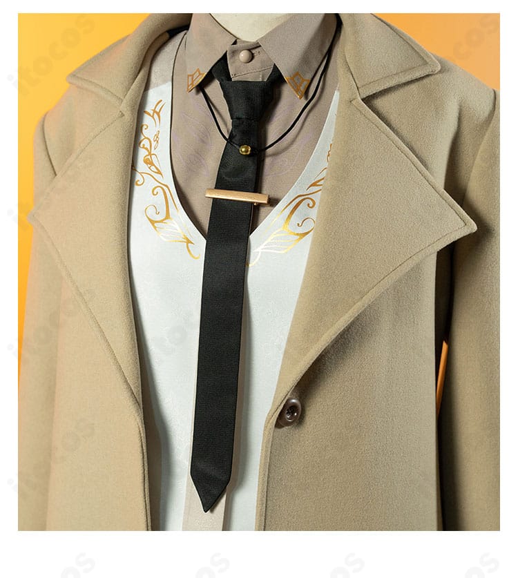 襟元の装飾ディテール。刺繍と装飾パーツを近接で示し、上品な質感を表現したカット。