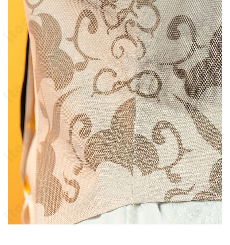 花柄刺繍のクローズアップ。繊細なステッチで表情を出した装飾パターンを強調。