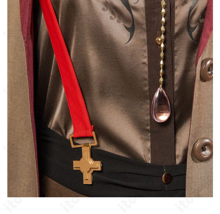 パンツのウエスト部分とサスペンダー取り付け部の装飾ディテール