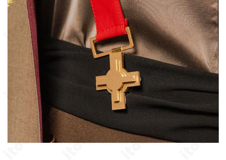 背中側に取り付けられた背帯の固定方法と位置関係が分かるディテール