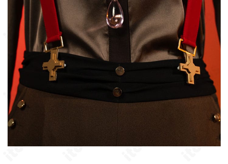 シャツのボタン・前立て・縫い目など細部装飾を示すディテール写真