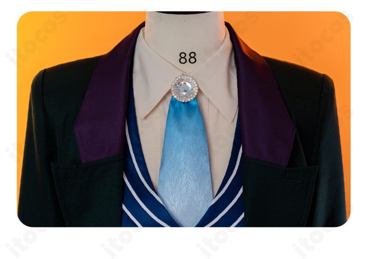 襟元ディテール（襟の形状と配色、丁寧なステッチ）