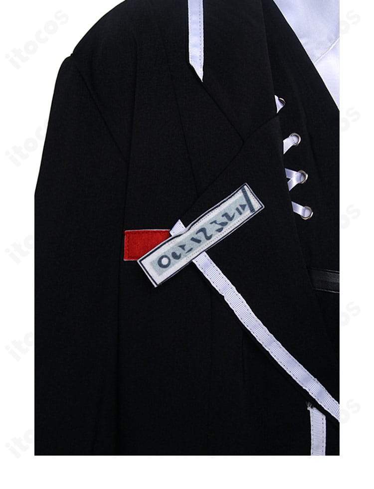 ロージャ衣装 右胸の装飾アップ。ワンポイントの意匠を詳細に確認可能。