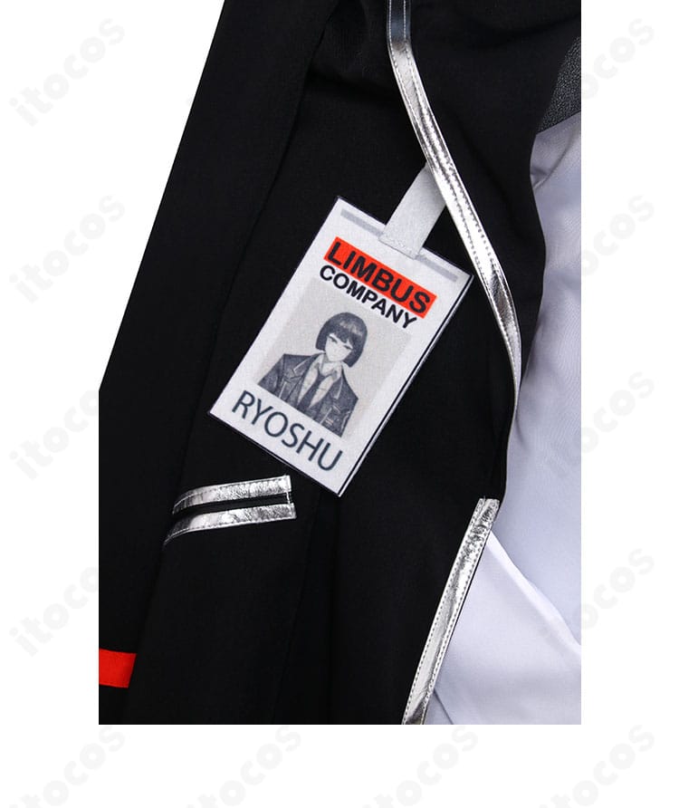 リョウシュウ衣装の門襟装飾のクローズアップ。端処理とステッチの精巧さを強調