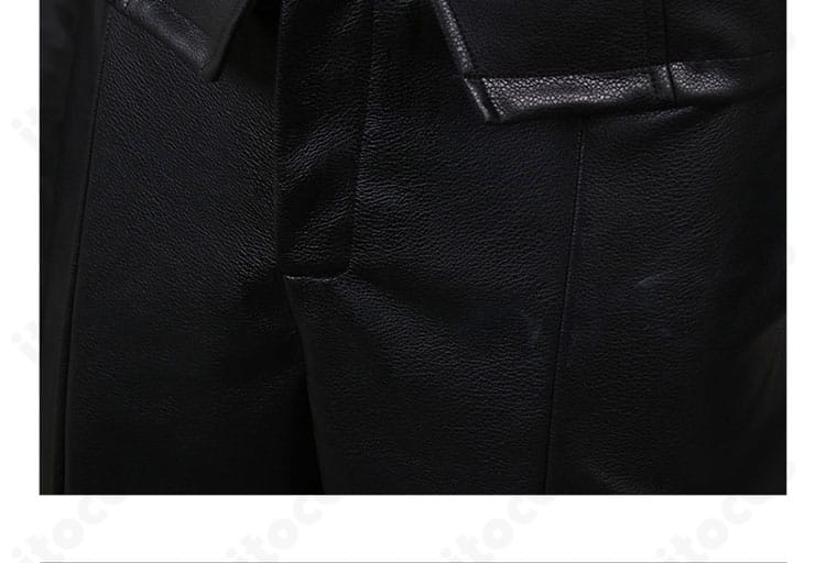 Limbus Company グレゴール コスプレ衣装 パンツのディテール。まっすぐ見えるシルエットと端正なステッチ