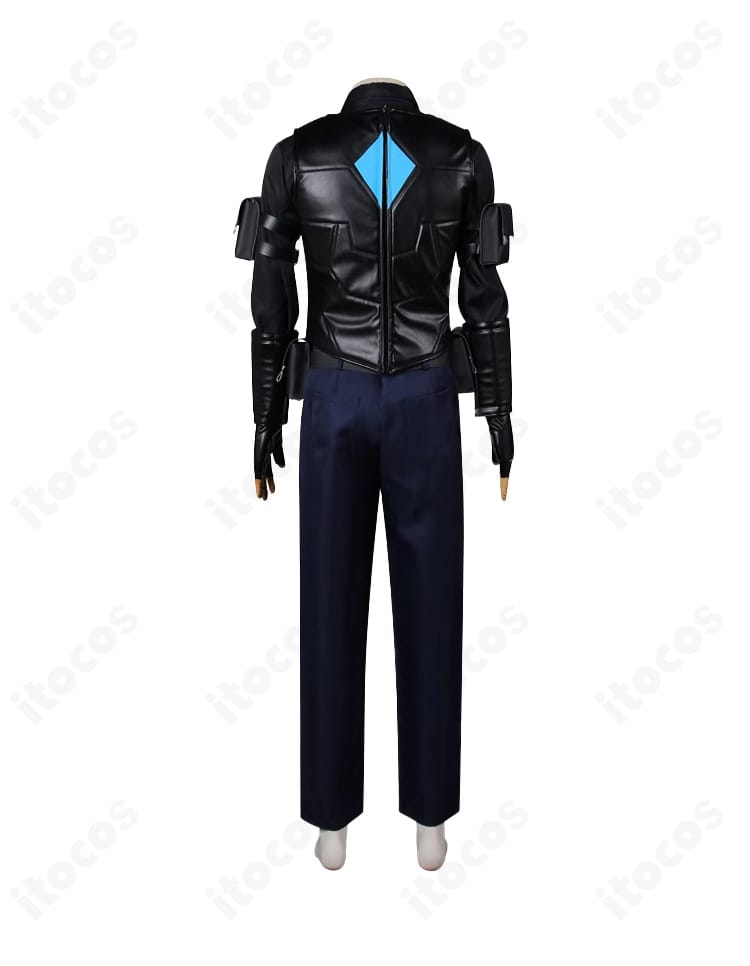 Limbus Company ホンル コスプレ衣装の背面ビュー。ベストの丈感、ベルト通し、背面のシルエットとラインをチェックできる画像。