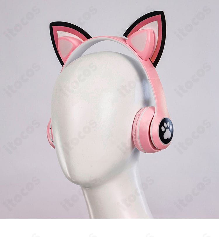 ラッキー・クロエ ヘッドホンとアクセサリーの詳細。キャラクター性を強調するヘッドパーツの再現度を示す。