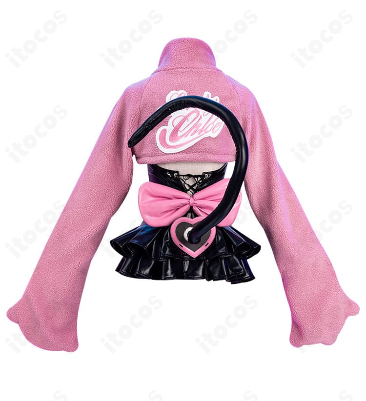 『鉄拳7』ラッキー・クロエ 衣装の背面全体。大きな蝶結びと尻尾の配置が際立つショット。