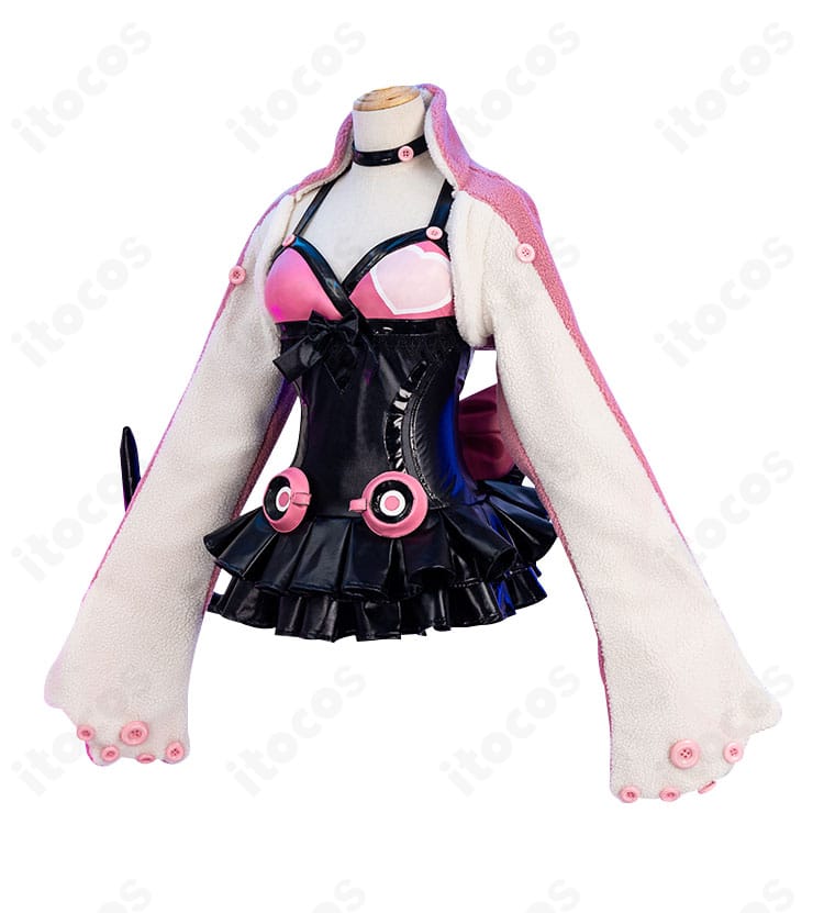 『鉄拳7』ラッキー・クロエ 衣装の側面。コートのライン、ウエスト位置、スカートのフリル量感が確認できる角度。