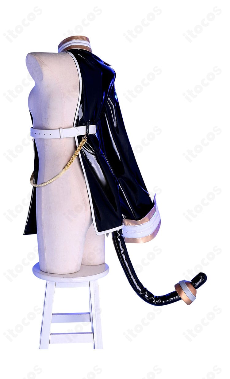 阿良河キウィ衣装の側面。袖口と腰飾りのボリューム、裾の広がりが分かるディテール。