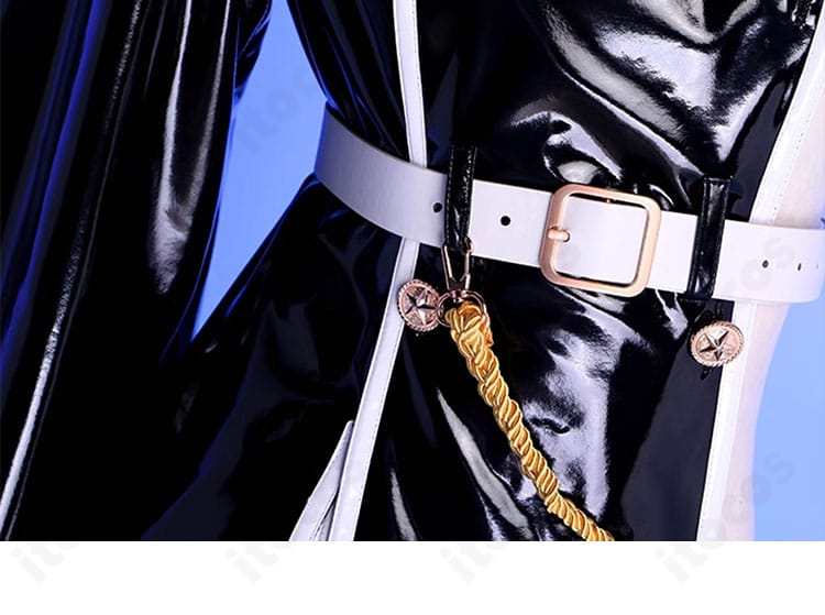 腰帯と腰飾りのディテール。装飾パーツの配置バランスと留め具構造が分かる近接写真。