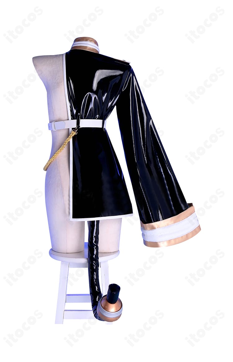 阿良河キウィ衣装の背面。背中のシームラインとファスナー処理、尻尾の取り付け位置を確認できる画像。