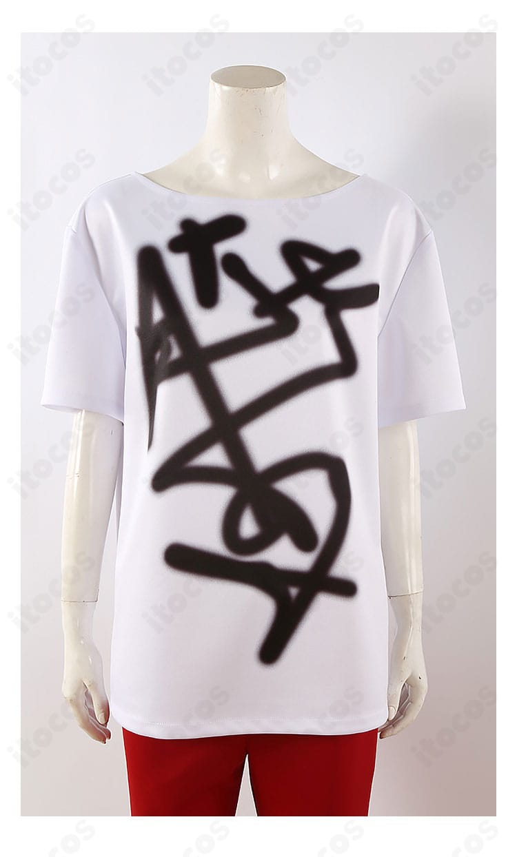 トップス装飾ディテール。ティルモチーフのアクセントやステッチワーク、質感を近距離で示したクローズアップ。