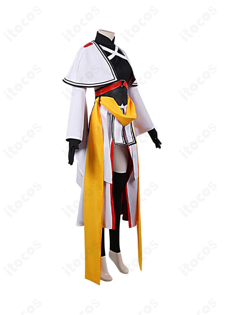 Fate/Grand Order 長尾景虎 コスプレ衣装の側面。ショールの流れやコルセットベルトの立体感など細部の造形を確認。