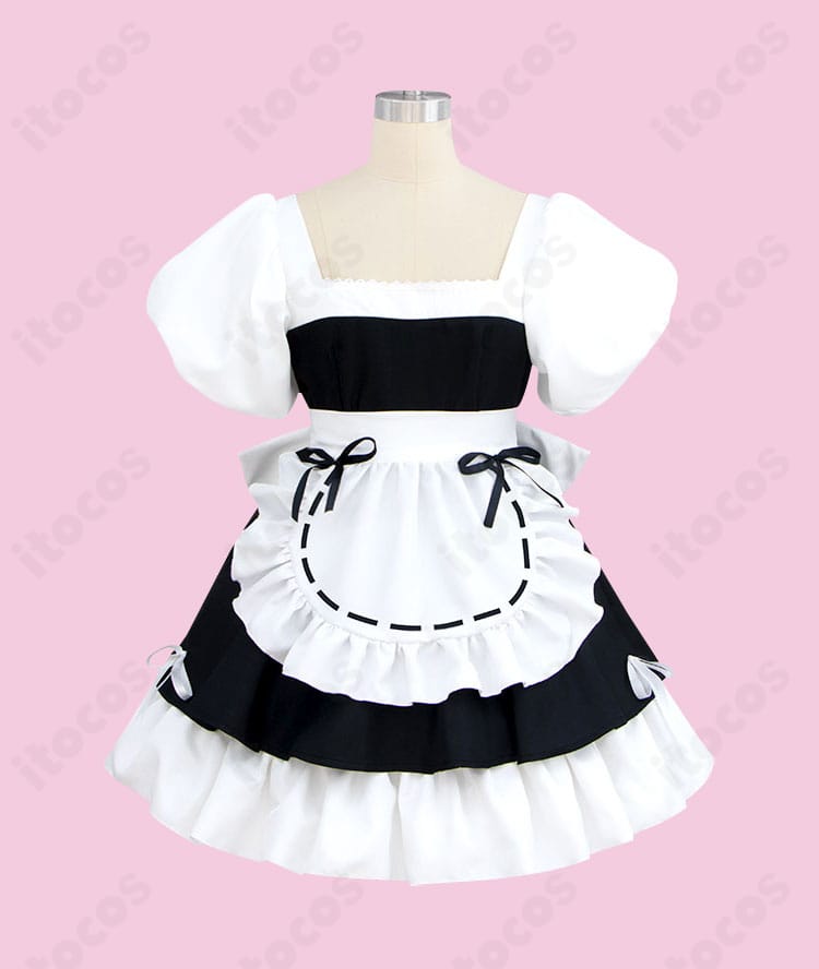 ALIEN STAGE スア メイド服コスプレの正面ディテール。ボウタイ、胸元のレース、前立てのステッチや生地の質感がわかるアップ。