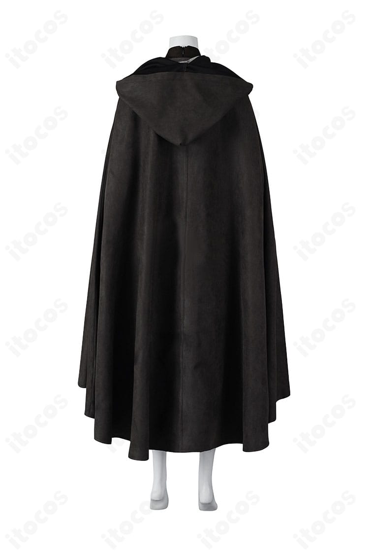 外套背面の装飾意匠とラインを確認できるメリナ衣装の背面写真