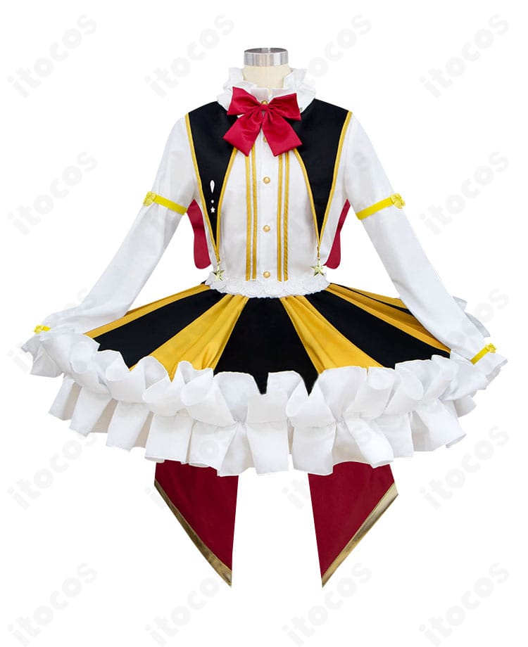 初音ミクのステージ衣装を正面アップで撮影。トップスやベルト、蝶結びのディテールが鮮明に見える画像