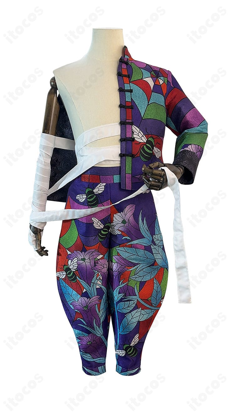 灰谷竜胆 コスプレ衣装のフロントディテール。直線的な上着ラインとボトムのシルエット、装飾の配置がわかる正面図。