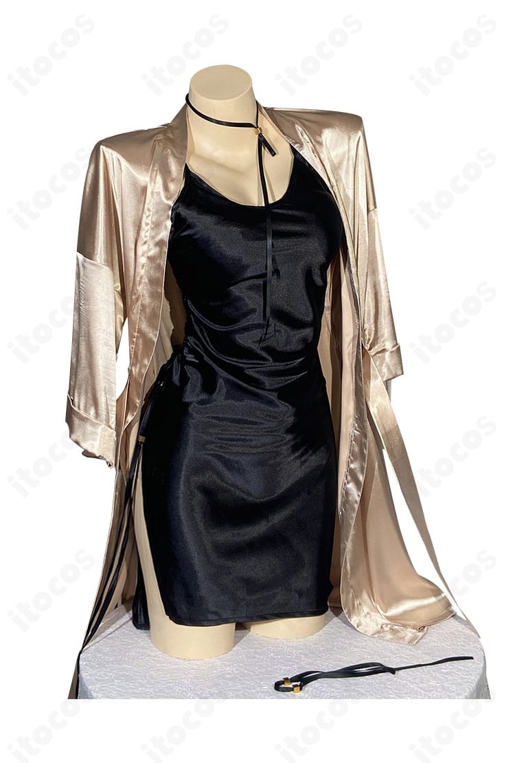 エンジェル パジャマ衣装の刺繍と装飾アップ。縁取りの精緻なステッチとアクセサリーの質感が伝わるディテール写真。