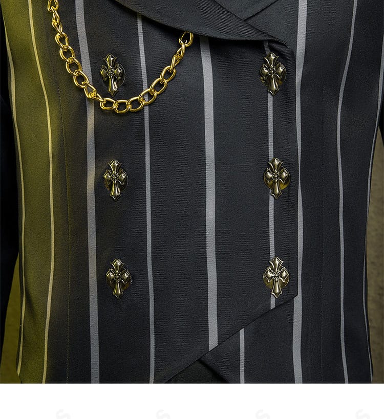 門襟ディテールの接写。フロントの縁取りとステッチ感を強調したスレイヤー衣装。