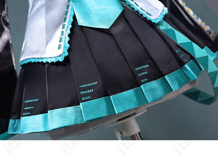 スカートの装飾詳細。プリーツの立ち上がりと配色ラインで初音ミクの定番スタイルを表現したクローズアップ。