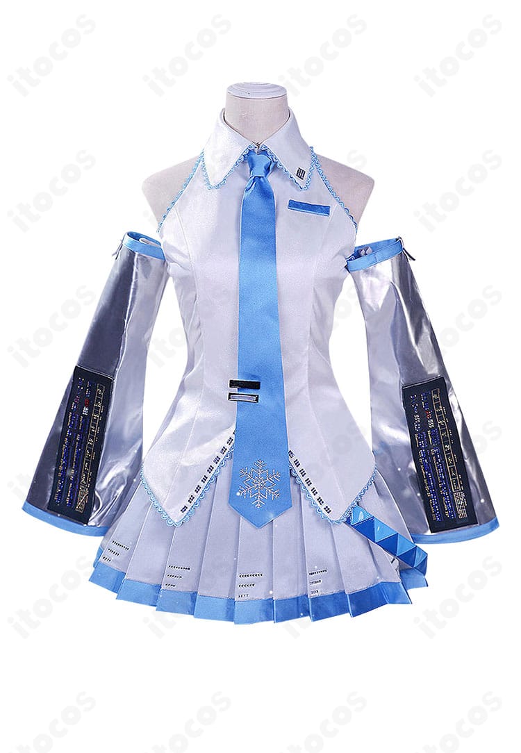 初音ミクの雪ミク2010衣装 正面アップ。高い再現度のトップスとスカートのバランスが確認できる画像。