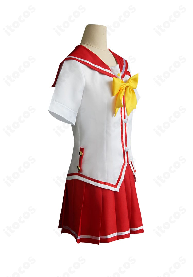 Charlotte 乙坂歩未 コスプレ衣装の側面図。プリーツスカートとトップスのバランスが分かる全体像。