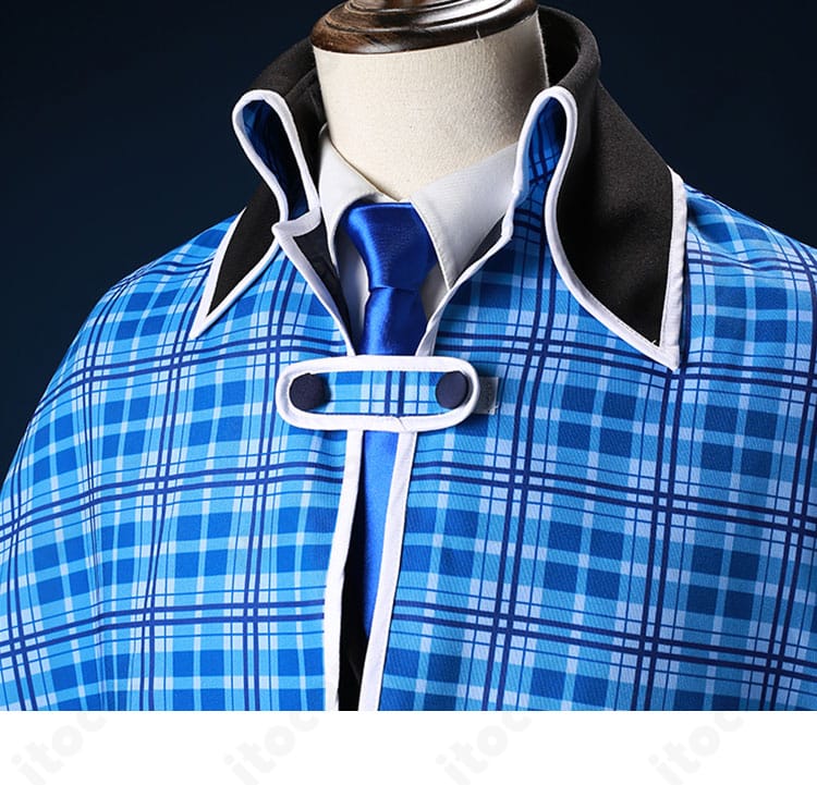 マント（披肩）正面の装飾ディテール。留め具と縁取りの仕上げで“王子風”の印象を強調。