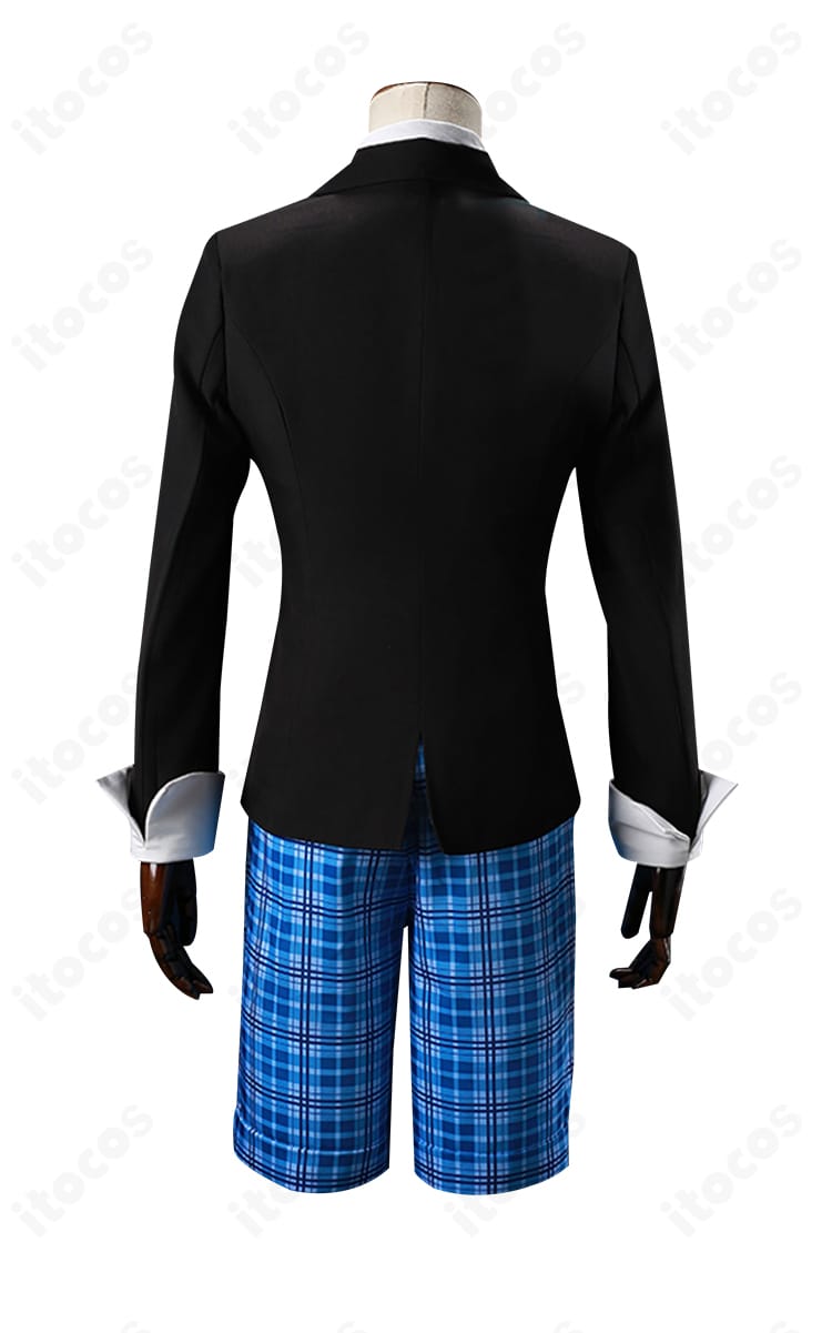 背面装飾ディテール。背中の縫製ラインとマントの留め具周辺の作りを示す拡大画像。