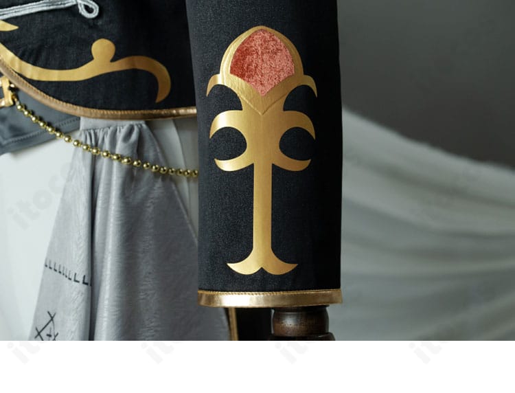 袖口ディテール。乱凪砂・巴日和の衣装らしい装飾と縫製の整いを強調した接写。