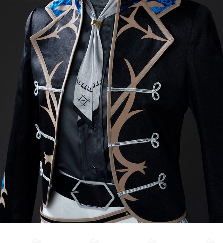 スカーフ（領巾）装飾のクローズアップ。縁取りと留め具の質感、配色バランスを強調。