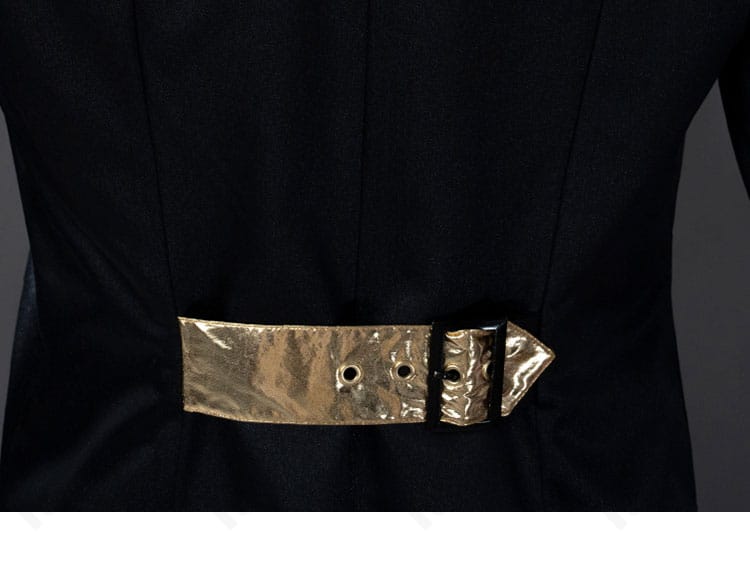 外套腰部装飾の近接画像。ウエストラインを引き締める装飾と位置決めを明瞭に表現。