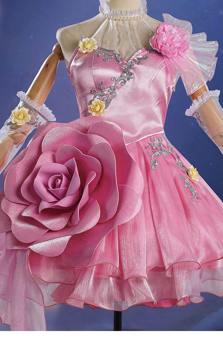 刺繍と装飾パーツの近接ディテール｜胸元とスカートの意匠