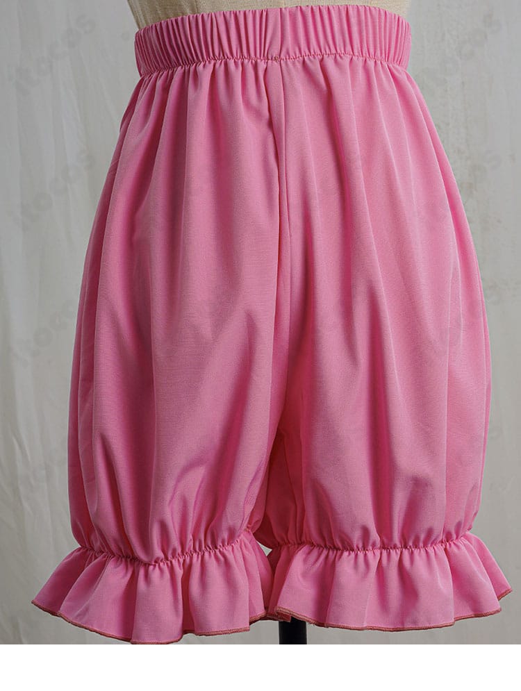 ショートパンツ装飾ディテール｜縁取りと意匠のアップ