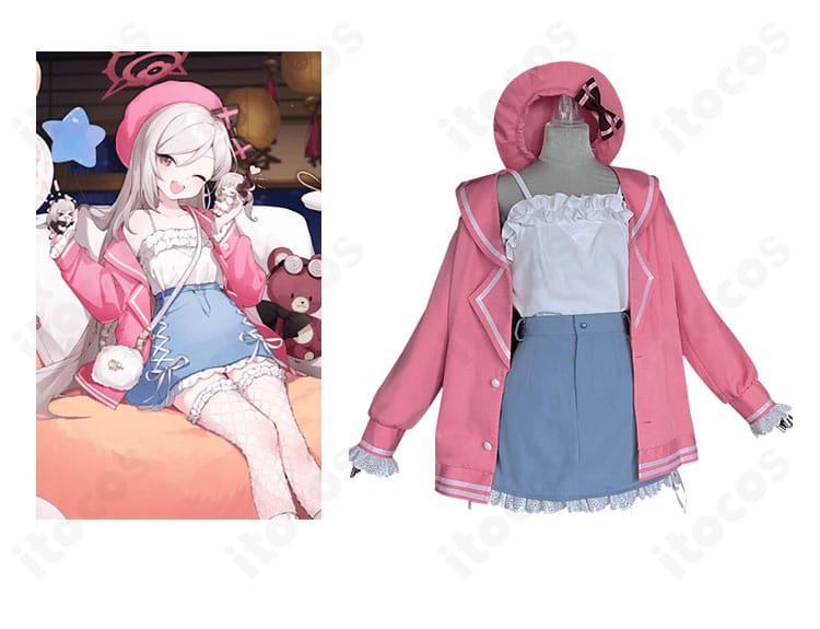 『ブルーアーカイブ』浅黄ムツキのコスプレ衣装とキャラクターが並ぶ正面画像。コートと装飾の全体バランスがわかる構図。