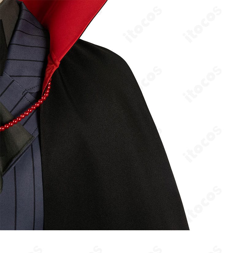 肩と袖の装飾アップ。ステッチと切り替えでメリハリを出した黒コスチュームの精巧な印象。