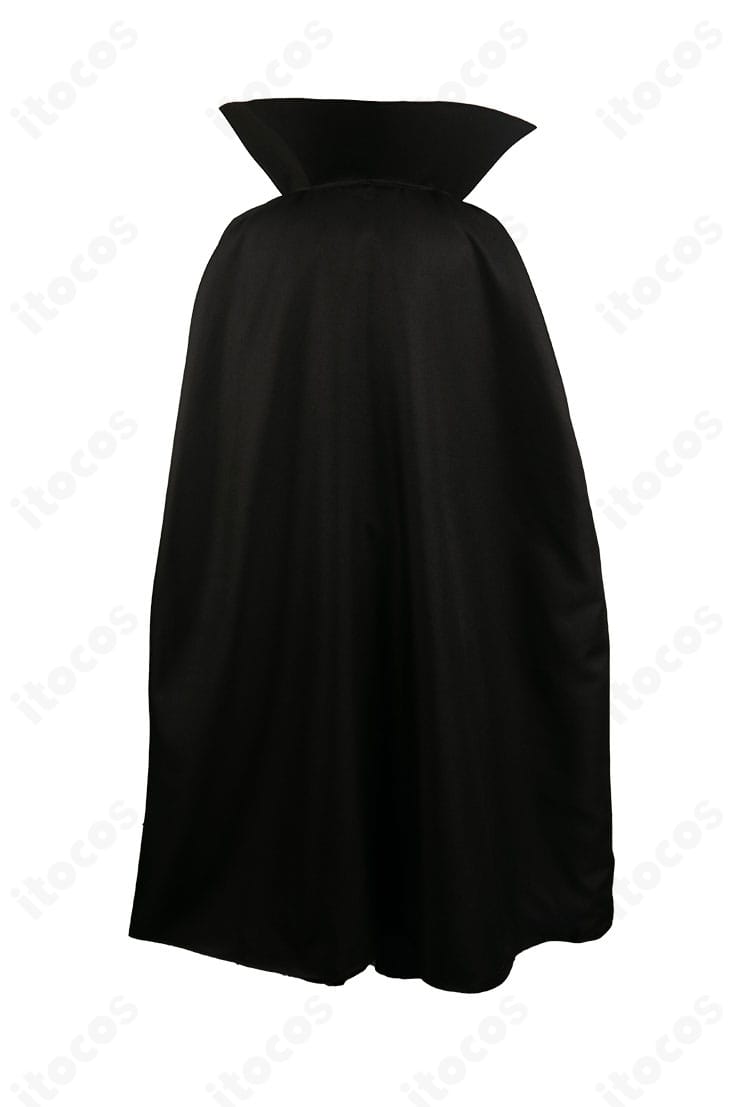 背面全景。背中のカッティングとマントの広がりで立体感を出したアクア吸血鬼コスチューム。