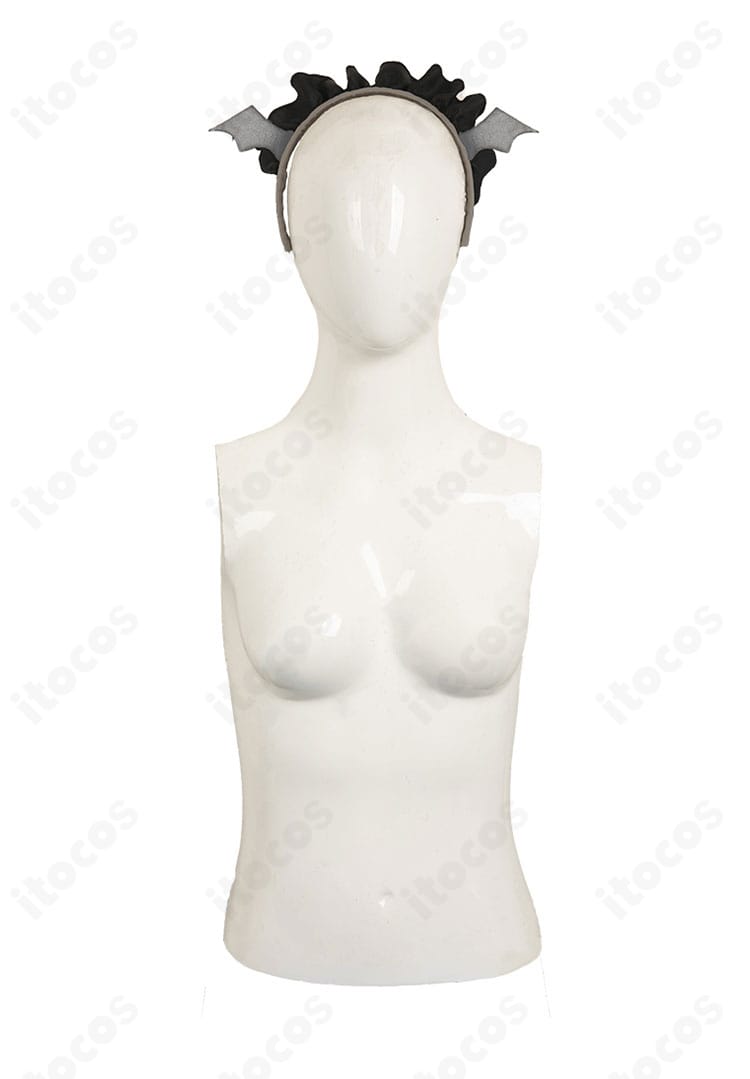 星野ルビー衣装のヘッドアクセサリー正面ディテール。メイドヘッドドレスの形状と装飾を強調。