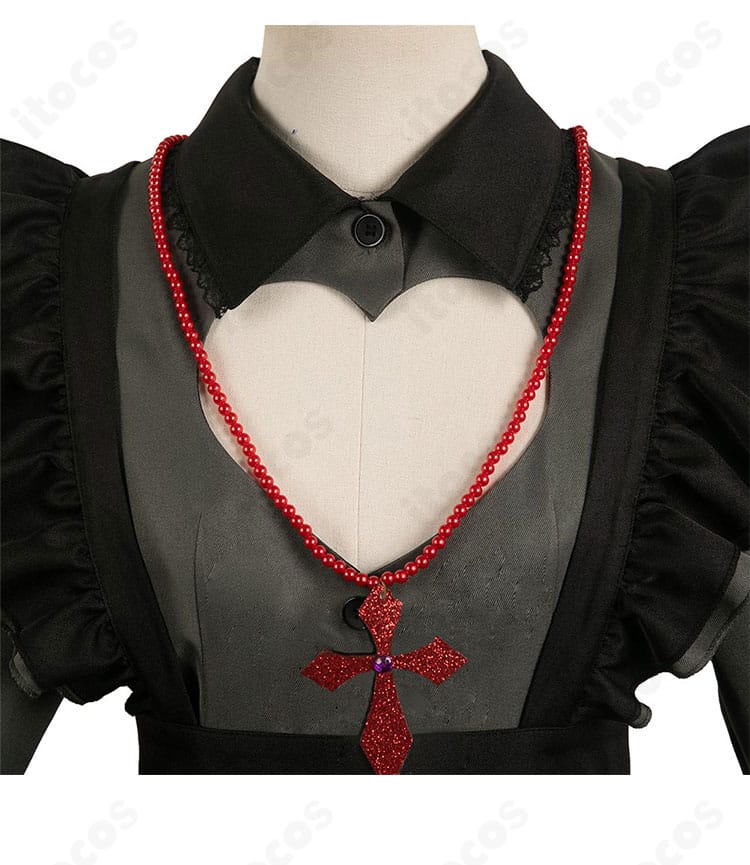 星野ルビー衣装の襟元とネックレス。首周りの装飾バランスと上品なポイントをクローズアップ。