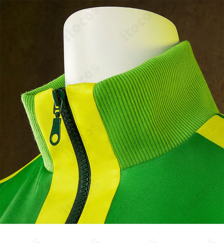 里中千枝 夏服コスプレ衣装の襟元装飾ディテール。縁取りとステッチの仕上がりを強調