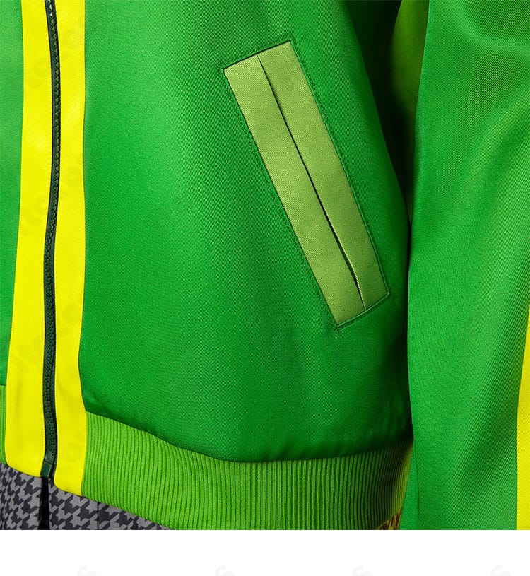 里中千枝 夏服コスプレ衣装のポケット風装飾ディテール。縫い目の正確さを示すクローズアップ