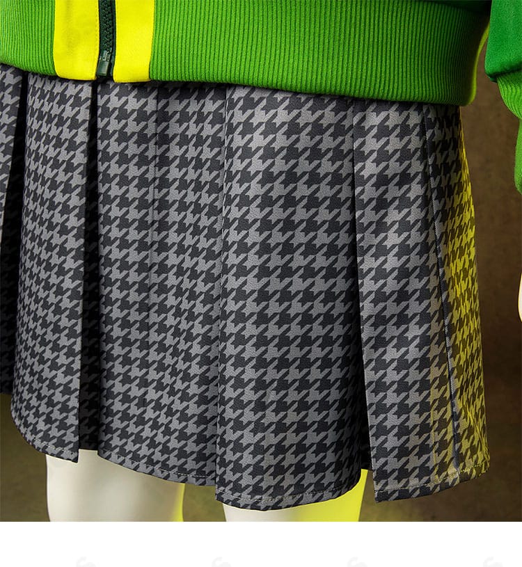 里中千枝 夏服コスプレ衣装のスカートディテール。刺繍・ヘムラインの近接撮影