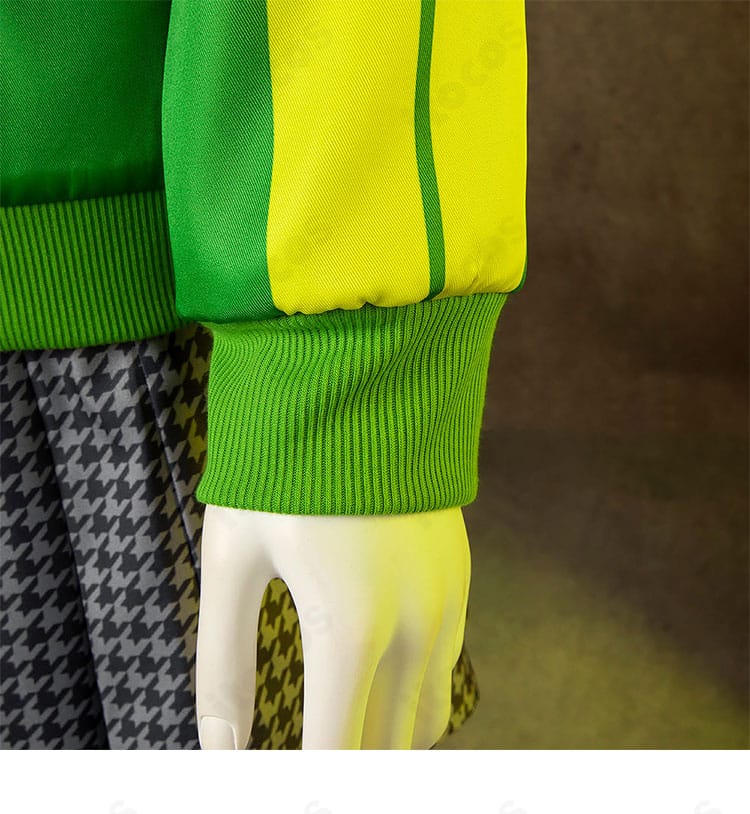 里中千枝 夏服コスプレ衣装の袖口ディテール。かわいいデザインと端処理の美しさを強調