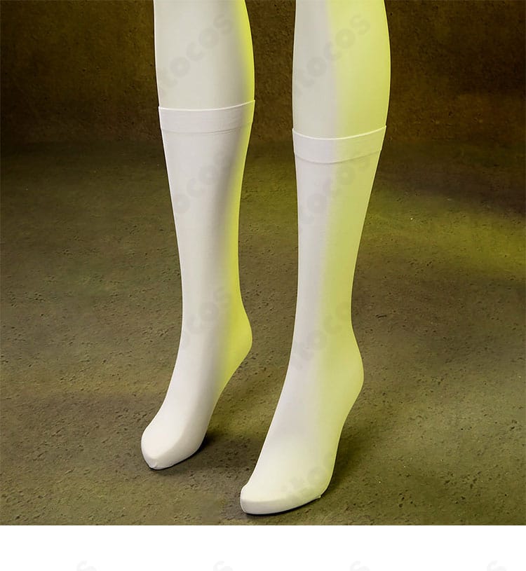 里中千枝 夏服コスプレ衣装のソックス。足元のカラーと丈感を示すディテール